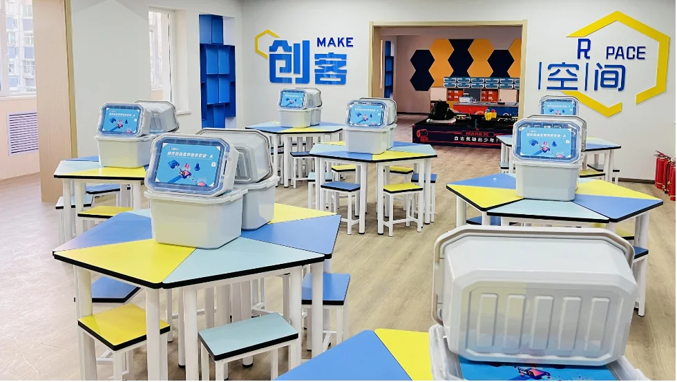 ฉากการสอน AI สำหรับสถาบันรัฐนอกโรงเรียน