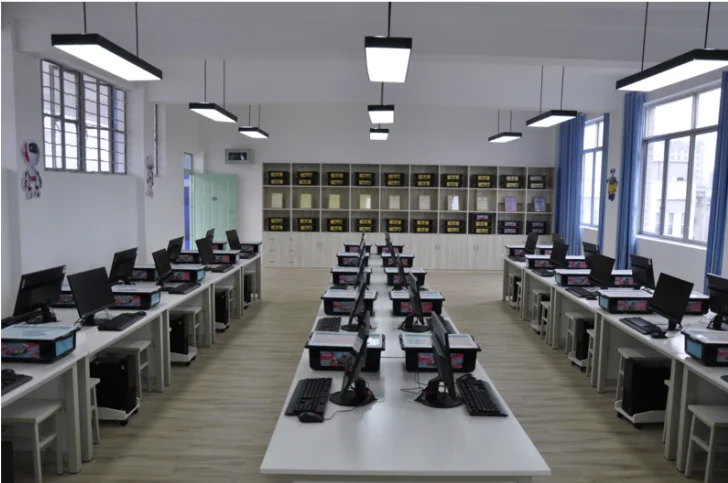 ฉากการสอน AI สำหรับโรงเรียนอาชีวศึกษา